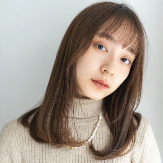 ミディアム ヘア 髪型 ヘアスタイル 前髪あり ベージュ ヘアカラー