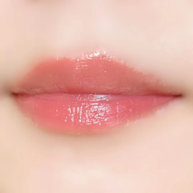 hince ロウグロウジェルティントミニ R028 バニラローズの唇塗布写真