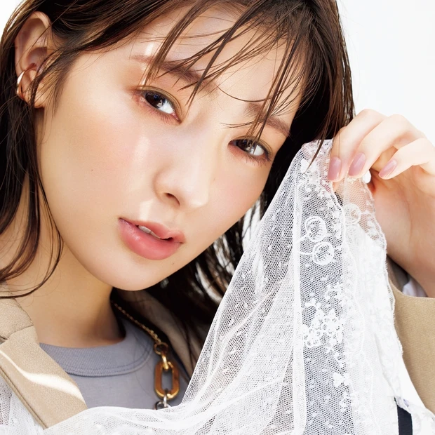 秋は“カーキ”を使いこなせ！ 大人可愛いカーキメイクのつくり方を教えます