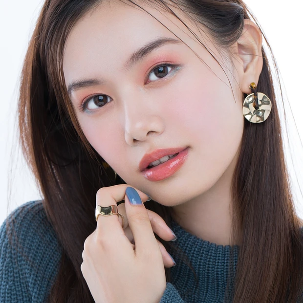 同系色以外のカラーだったり、締め色がなかったり。上級アイカラーパレットを…