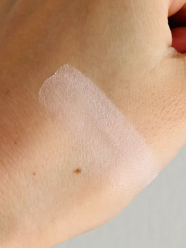 セザンヌのトーンフィルターハイライト 02 フィルターピンクのスウォッチ