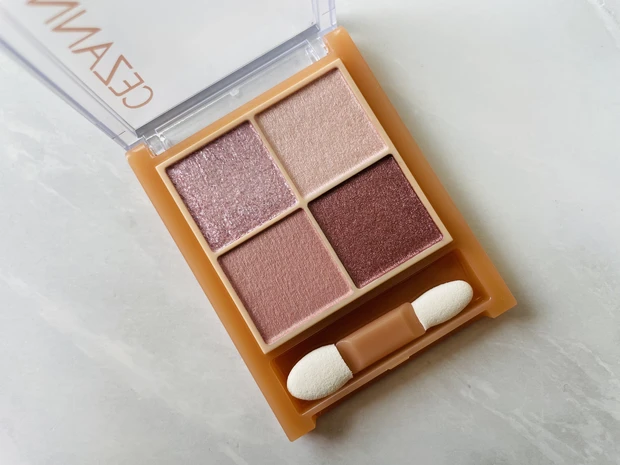 セザンヌのベージュトーンアイシャドウ 05 ライラックベージュ