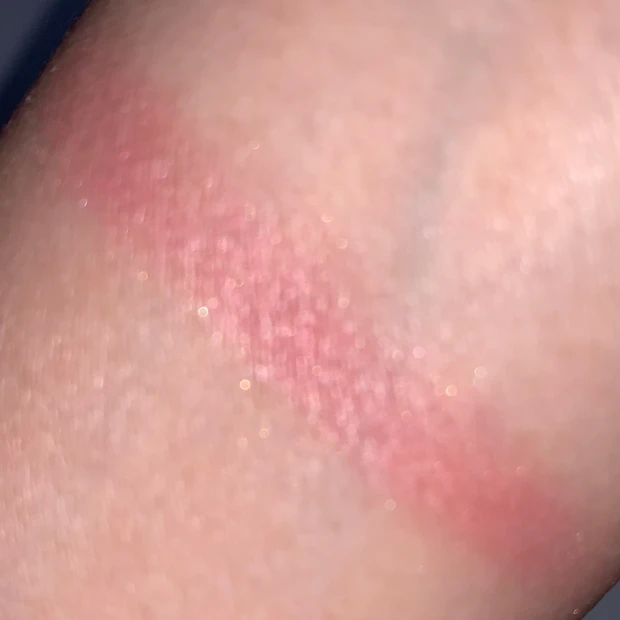 Dior ロージー グロウ 850 スターリー モーヴのスウォッチ写真