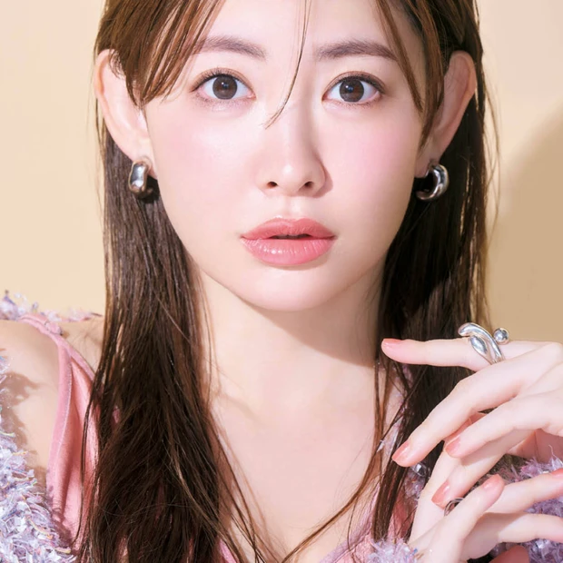 【小嶋陽菜さん】<br>春の本命EYE&LIPメイク