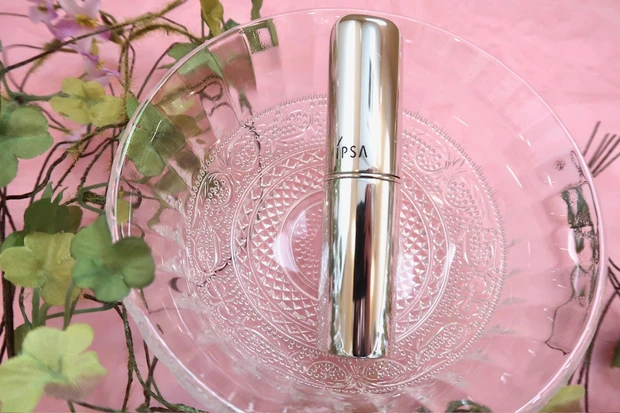 イプサ ザ・タイムR デイエッセンススティックeのパッケージ①