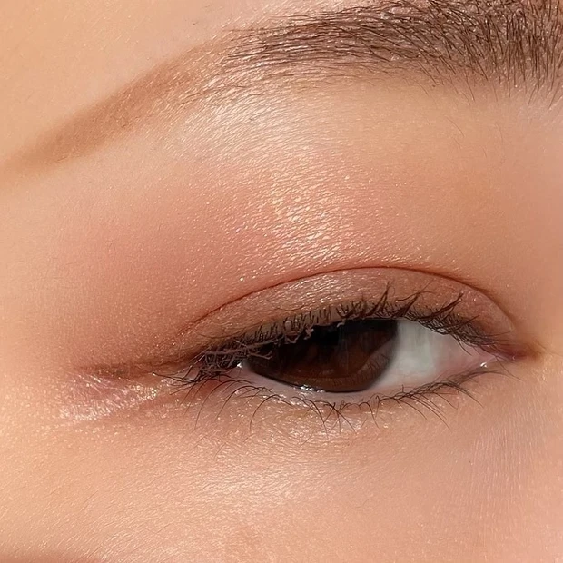 売り切れ常連!【ADDICTION ザアイシャドウパレット 003 Marriage Vow】上品なコーラルピンクパレット🍑温かみのある儚げメイク𓂃メイク画像・スウォッチ動画有り。_5_2