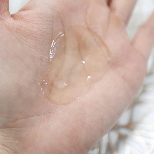 伸ばしたジェル