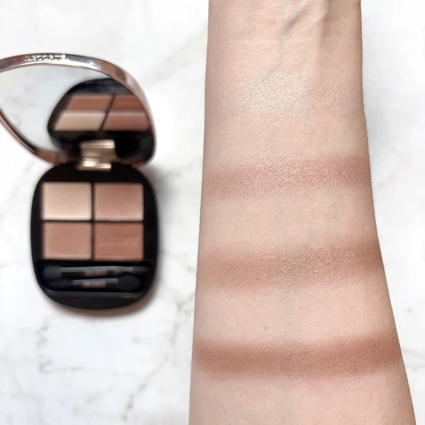 コスメデコルテ スキンシャドウデザイニングパレット 01 Rosy Brownのスウォッチ写真
