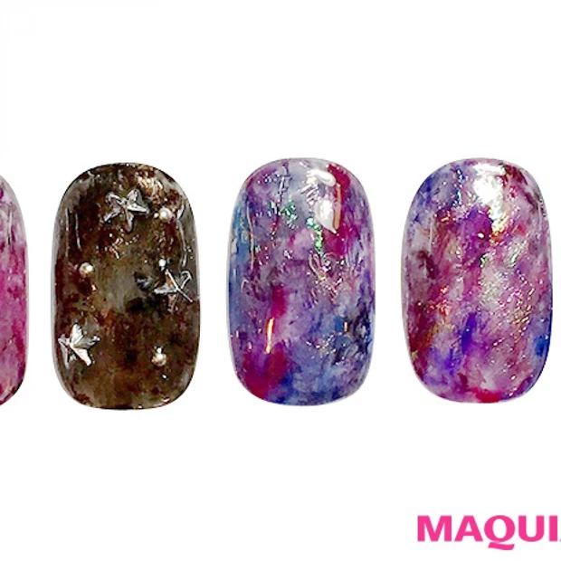 透き通る光が、神秘的に輝く「コズミック」ネイル