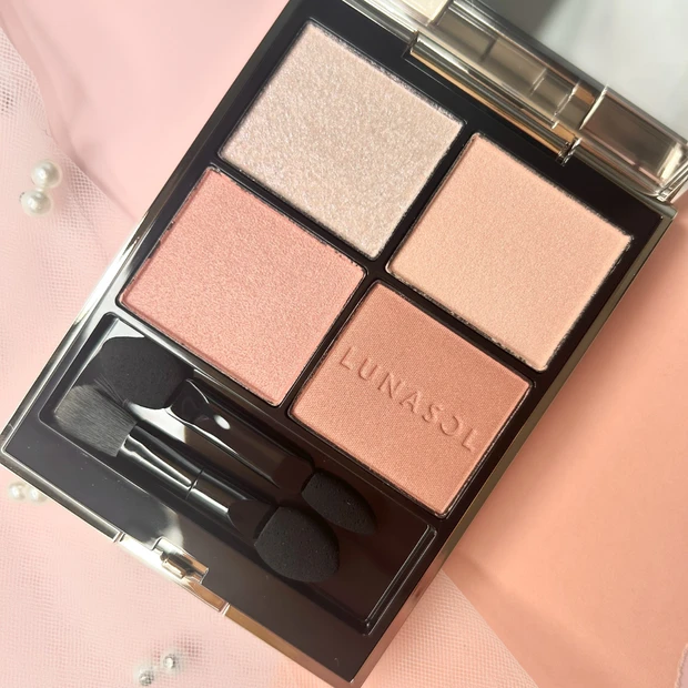 【4月24日発売！先行完売アイテムが解禁】ルナソル☆多幸感桃色アイシャドウをレビュー_2_1