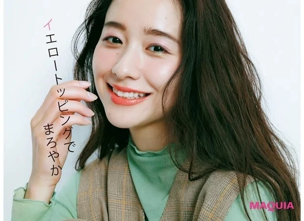 【大人のピンクメイク】唇中央にイエローをのせてなじみUP_