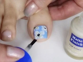 【夏のフットネイル】甘さ控えめの大人フラワーネイル_5