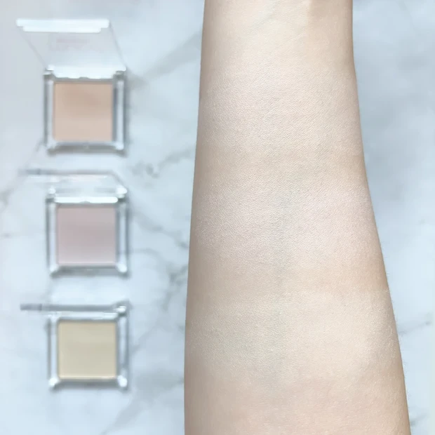 muice スポットメンテパウダーのスウォッチもチェック