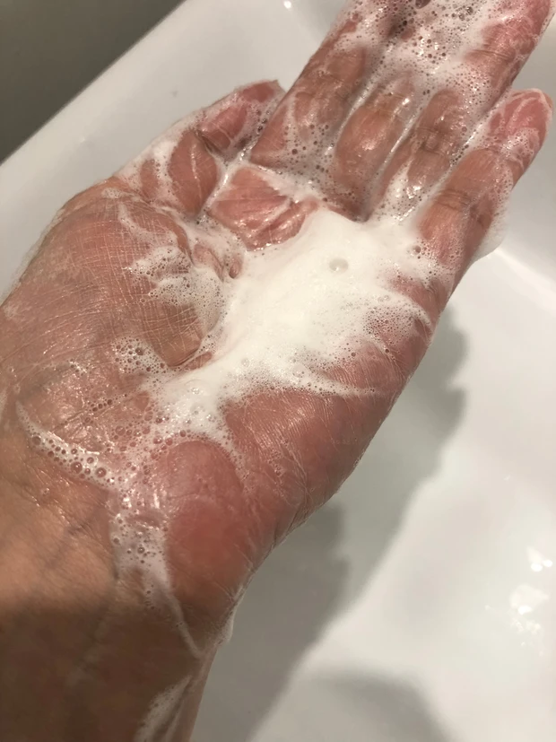 【MAQUIAインフルエンサーのオッス！推しコス】海外旅行で発見！初めての固形シャンプー&コンディショナー_3_1