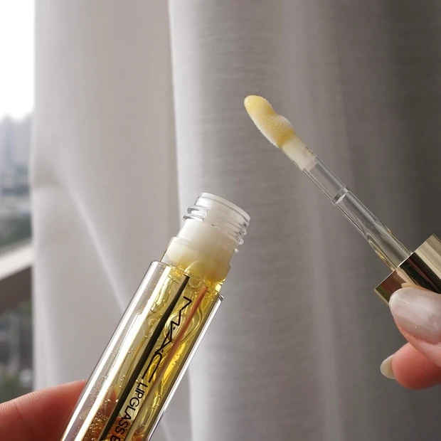 小田切ヒロさんも2025ベストコスメに選んだMACリップガラス ブロウ ジンジャ ジンガー