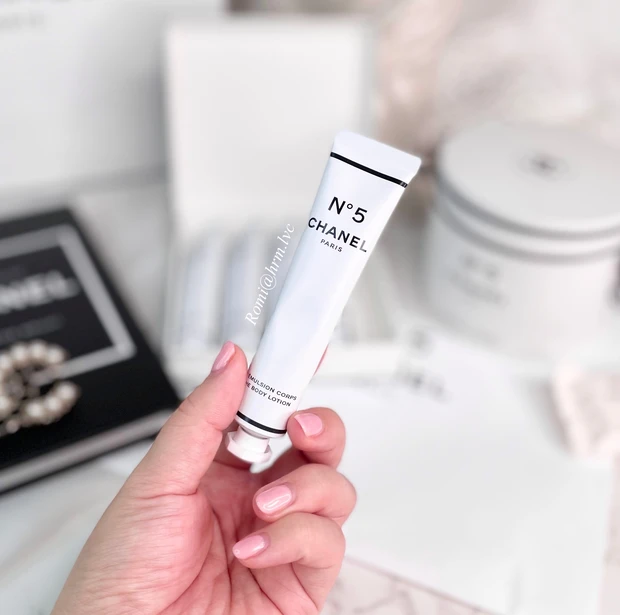 ポーチの中身 Romi シャネル