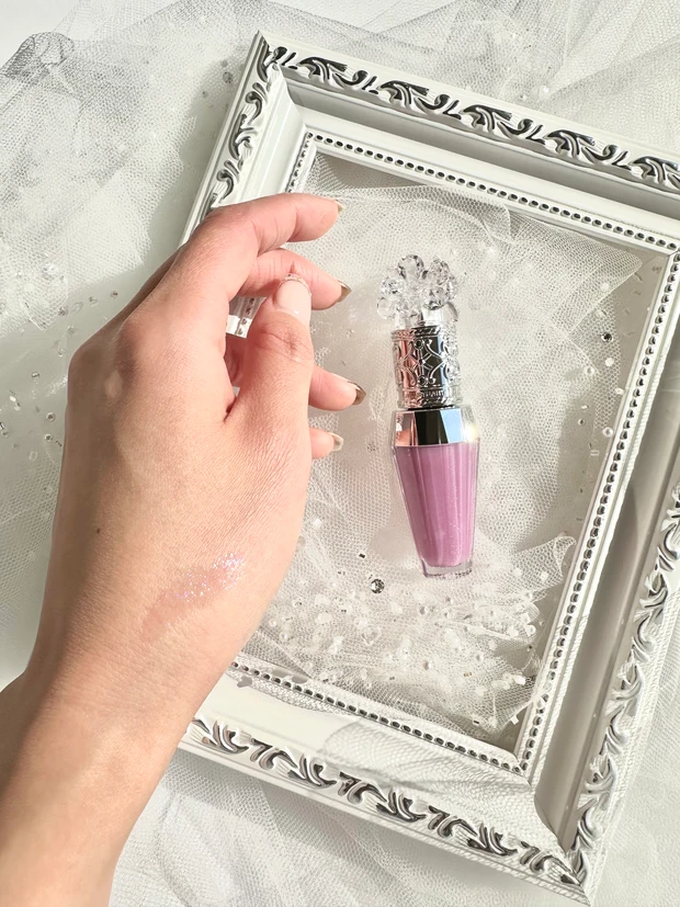 ジルスチュアートの桜シリーズ♡
見るたびにテンションあがるリップをご紹介♪
【Crystal Bloom
Sakura Bouquet 105 cherry blossom petals】
_3_2