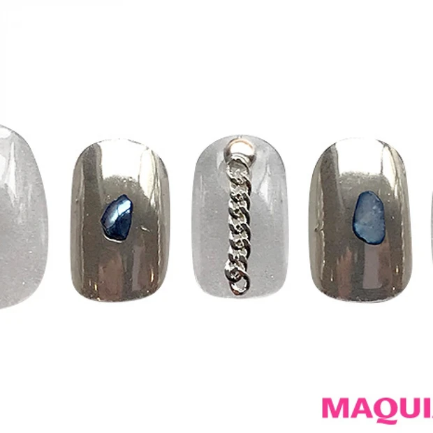 ツヤめくミラーに天然石が輝く、モードな「チェーン」ネイル