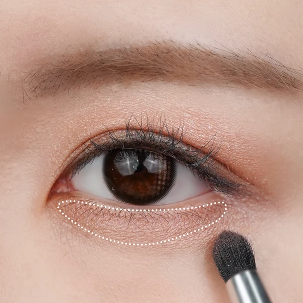 アイメイクの手順４