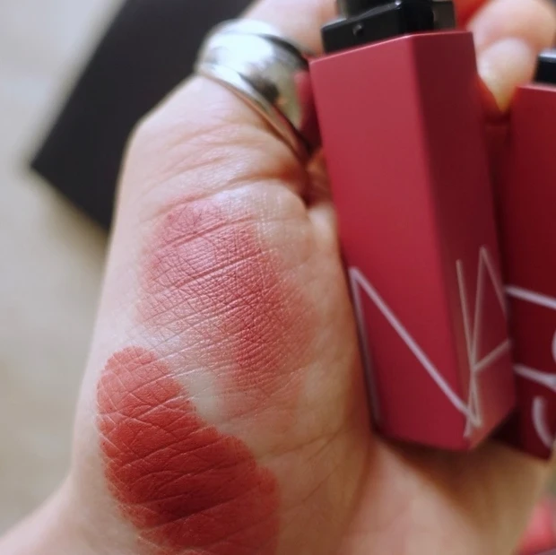 NARS パワーマット リップスティック スウォッチ