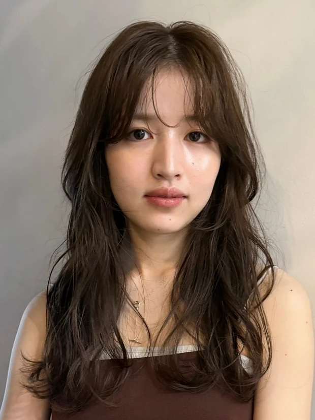 冬におすすめの髪型 ロングヘア  簡単スタイリングで決まる大きめカールが可愛いウェーブロング