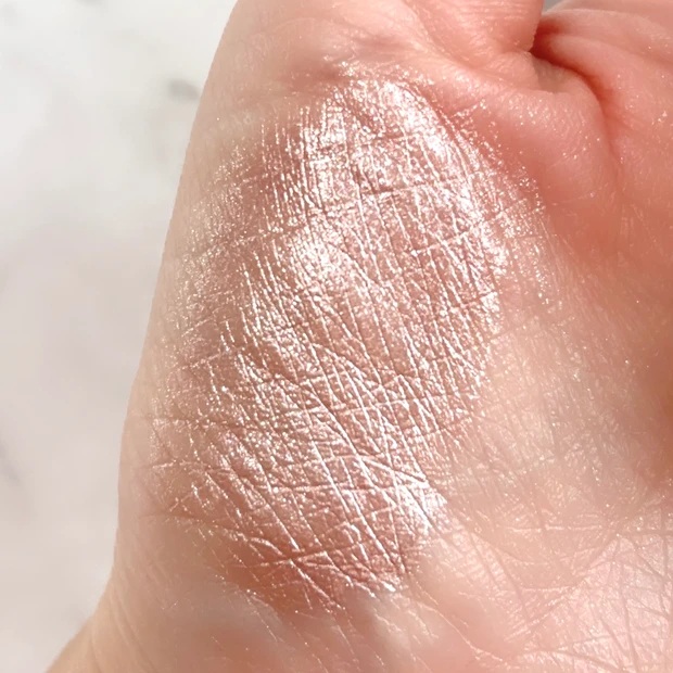 RMK リッド インプレッション リクイド アイシャドウ 06 ムーンリットマグノリアのスウォッチ