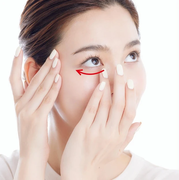 目もとの正しいタッチ　福吉真璃奈