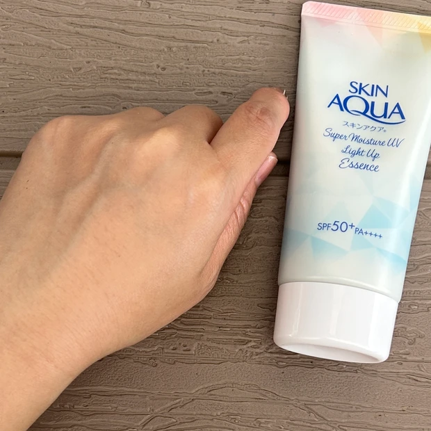 スキンアクア　スーパーモイスチャーUV ライトアップエッセンス