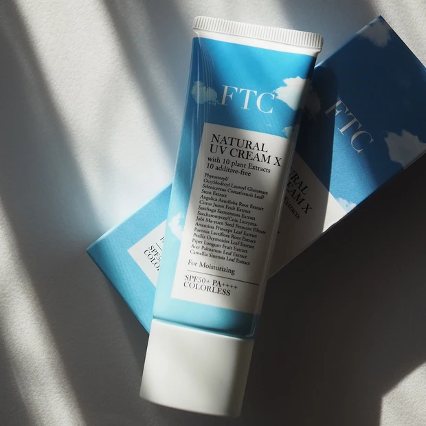 「FTCナチュラル UVクリームX」の外箱
