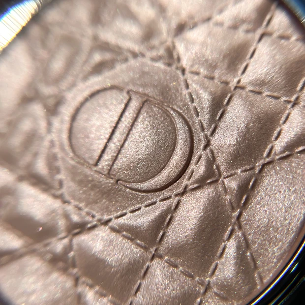 【極上のツヤ】Diorの新ハイライター「ディオールスキン フォーエヴァー グロウ ルミナイザー」が誕生！全5色から選んだのは？_4