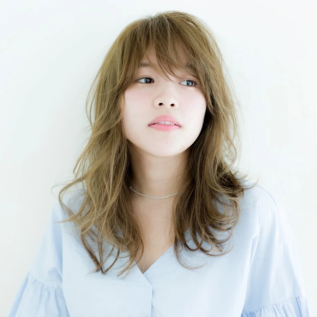 余裕感が漂う、たっぷりレイヤー×ハイライトで軽さMAXの夏ロングに