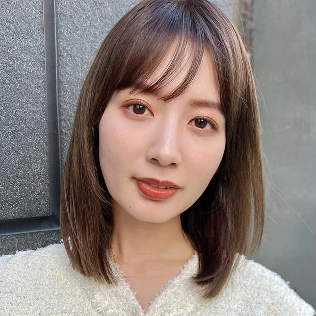 【6位】【ひし形シルエットで顔型補正】髪の広がりも解決する！ 大人のまとまるひし形ミディアムヘア