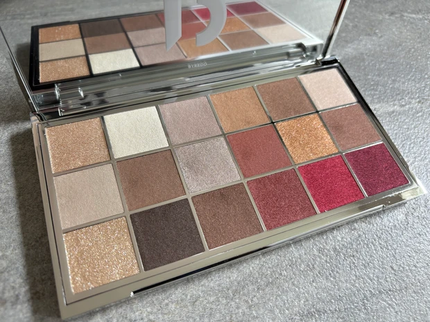 バイレード アイシャドウ ビブリオフィリア アイシャドウ パレット 新作 新色 Byredo スウォッチ