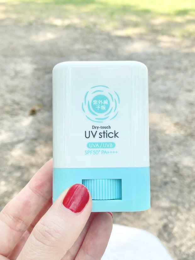 紫外線対策　首　スティックUV 日焼け止め　デコルテ　ネック