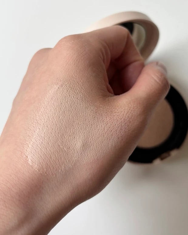 セザンヌ セラムクッションファンデーション スウォッチ