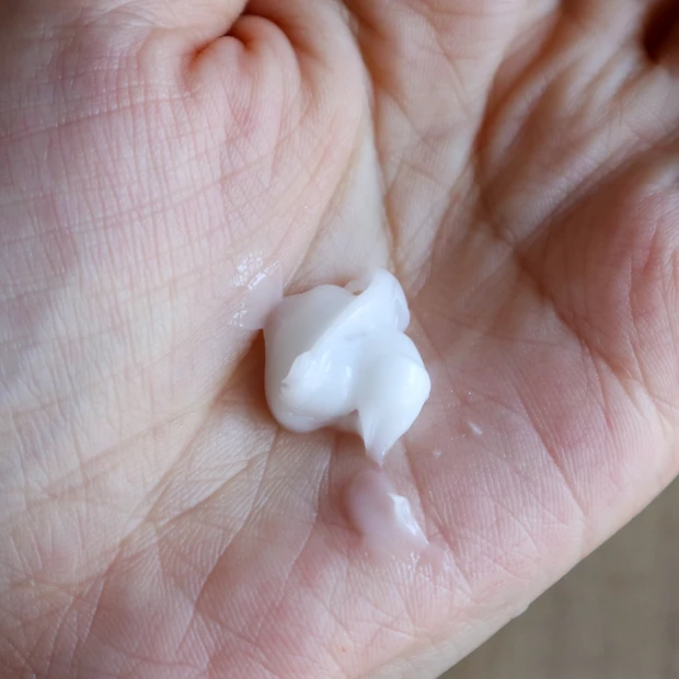 narka ストレートスリックヘアミルク