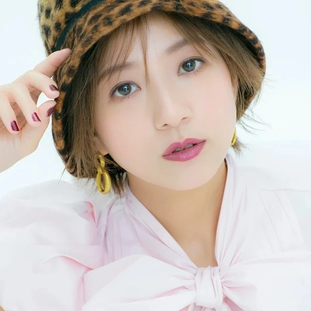 【クリスマスコフレ2020】ルナソルのメイクアップパレットで、伊藤千晃さんがエッジーなおしゃれ顔に変身_1