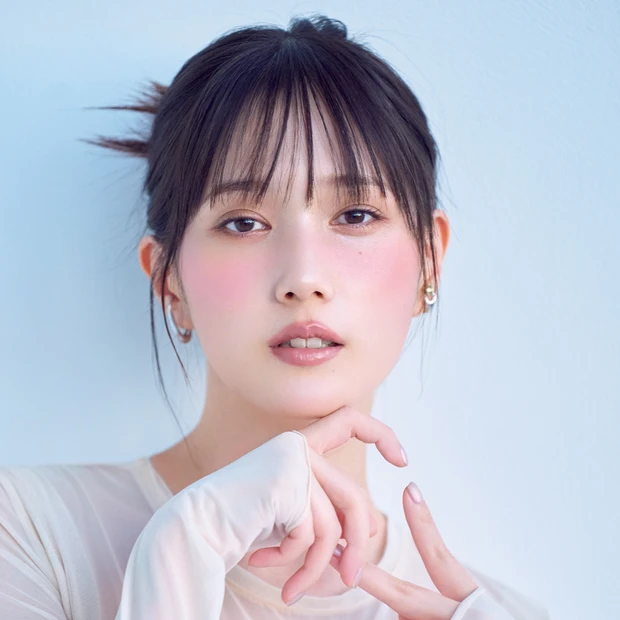 本田 翼さんがBLACKPINKジェニ風のチークメイクにTRY。YSLの…