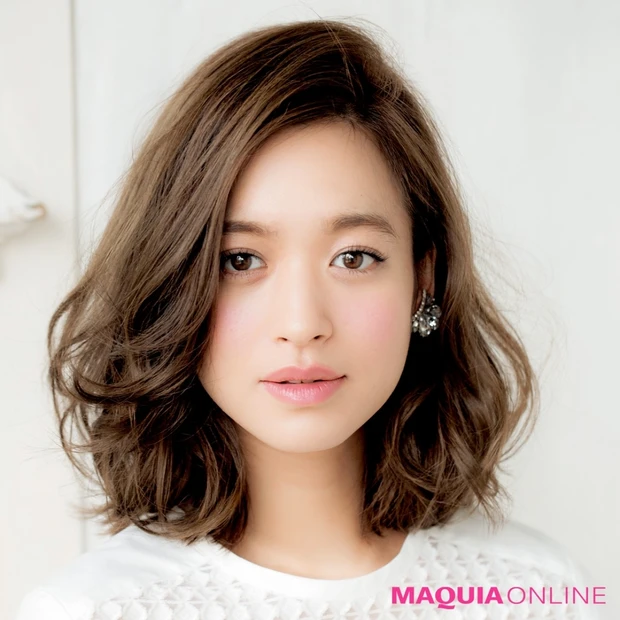 外ハネが気になるボブヘアーは、アイロンカールでニュアンスをつけて!