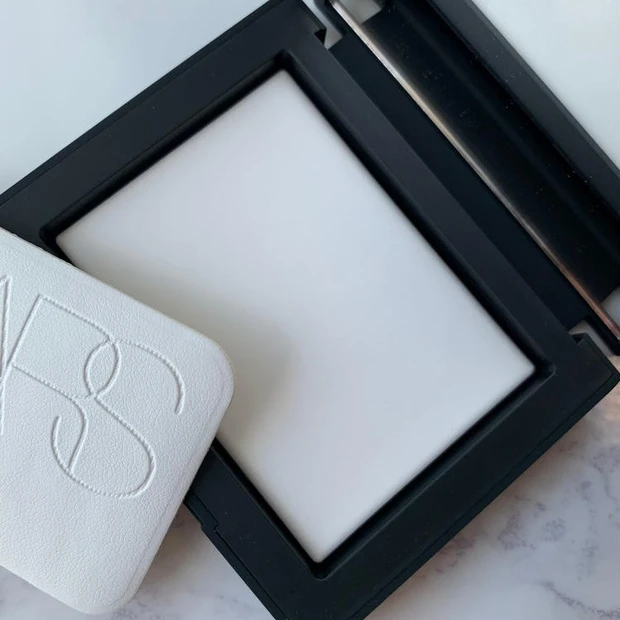 NARS リフ粉 口コミ レビュー ギフトやプレゼントにおすすめ