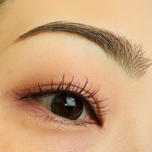 OSAJIのニュアンスアイシャドウを使用したアイメイク