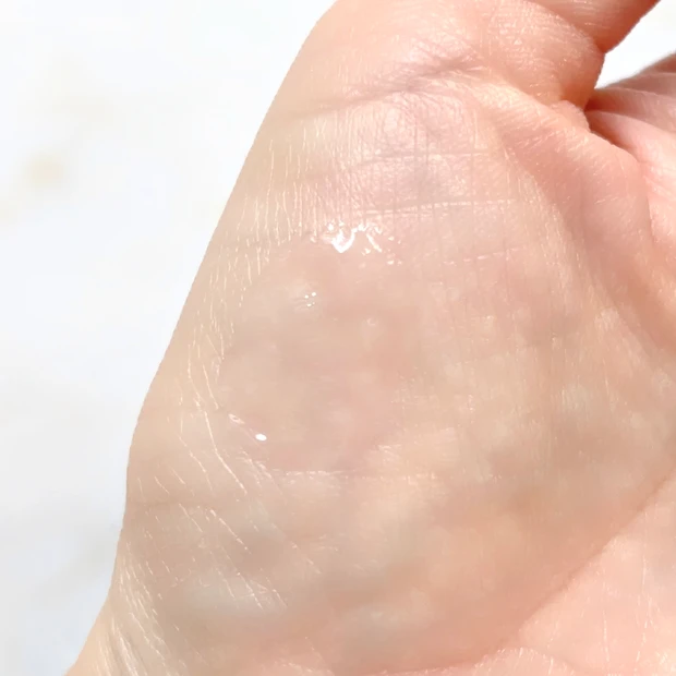 Her lip to BEAUTY「LIP TO LOVE SERUM」00 SELF LOVEのスウォッチ