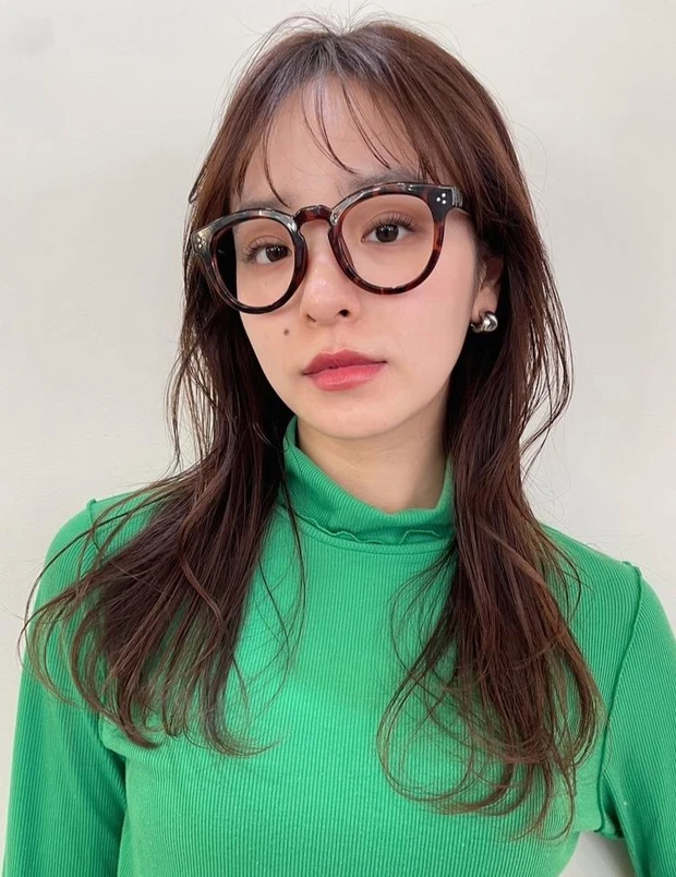 冬 ヘアカラー 暗め アッシュブラウン ミディアム