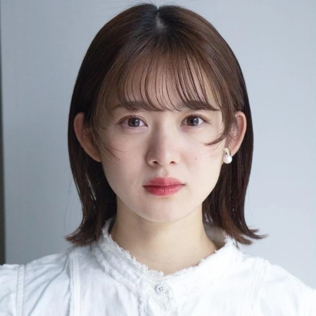 ボブ　外ハネ　ヘア　髪型　ヘアスタイル　30代　40代　暗髪　前髪あり　ダークトーン