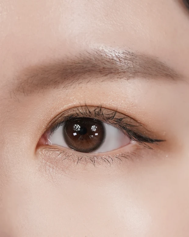 表紙メイク　アイライナー　