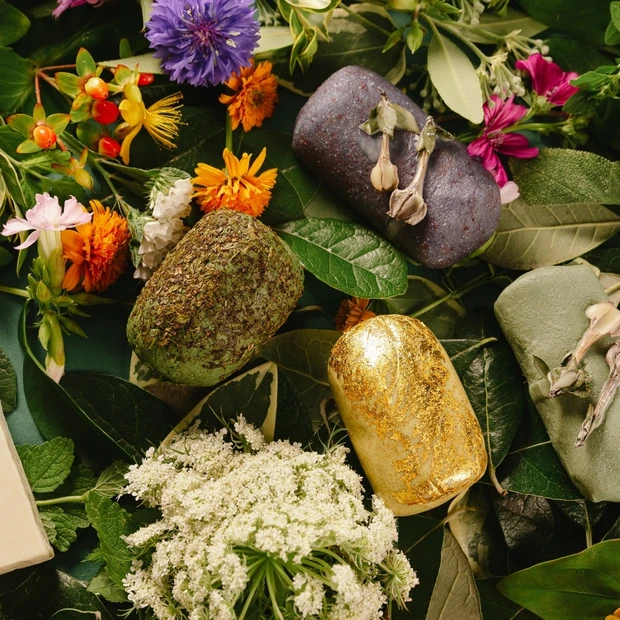 花！お花！素敵すぎるよ、LUSH 新宿店限定品Fresh & Flowers Collection（6/25から）パリのベストセラーのフレッシュフェイスマスクですって〜！！！