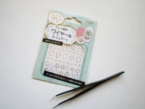 【夏のおすすめネイル】手描きでシックに! 甘さ控えめの大人フラワーネイル_6