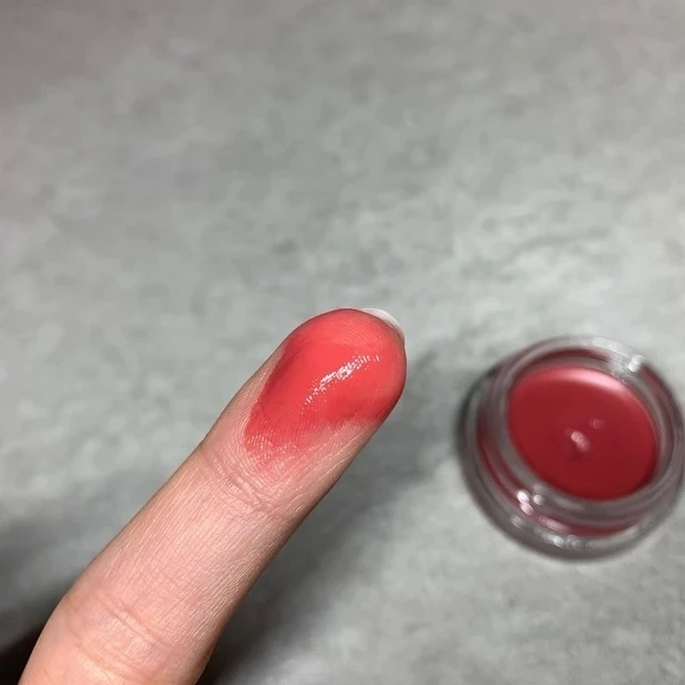 リップもチークも両用できる「リップ&チーク ボーム N°1 ドゥ シャネル」ミニマルな優秀コスメ♡ MIROさん 5 ライヴリー ローズウッド スウォッチ