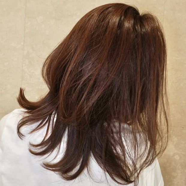 2025年夏のミディアムレイヤーカット!毛量多くても巻きやすい&オリーブベージュで透明感_10_2