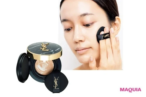 クリームファンデでツヤを活かす様子